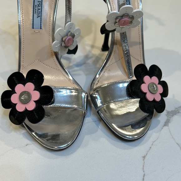 Prada Silver High-Heeled Sandals with Pink Floral Embellishments - Picture 4 of 5